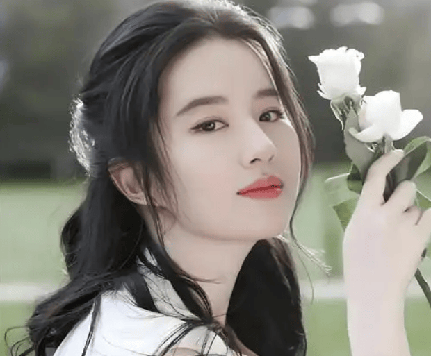 大学老师因酷似刘亦菲走红<strong></p>
<p>菲律宾</strong>，真应了那句话：三分像她已是人间绝色