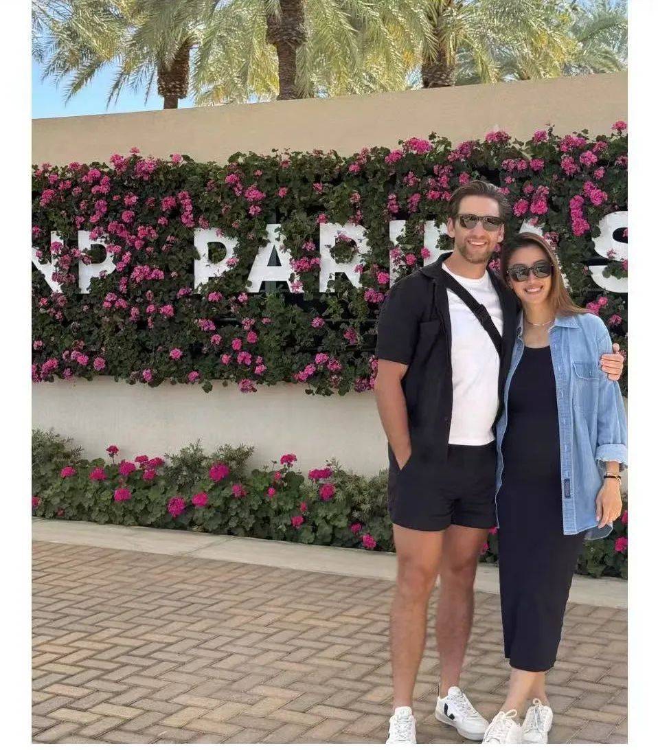 谢霆锋妹妹谢婷婷宣布怀第二胎<strong></p>
<p>黄河</strong>！晒出和高大外籍老公甜蜜合照