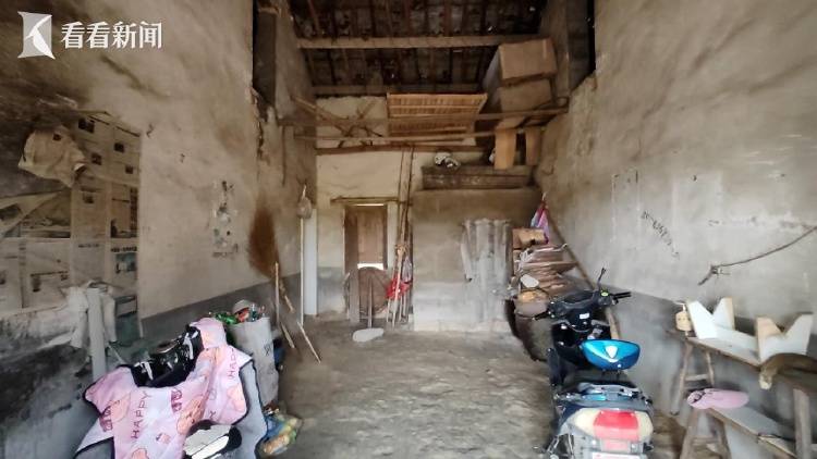 全家“吸血”！瘫痪哥哥在破旧老宅去世<strong></p>
<p>长江</strong>，弟弟冒领58万元工伤金买奔驰