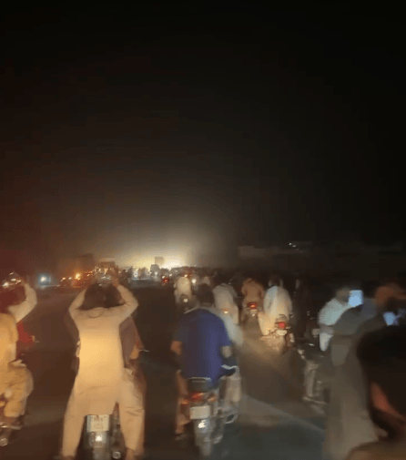 突发！印度向巴基斯坦三地发射导弹<strong></p>
<p>黄果树</strong>，巴方誓言回应！两架印空军战机被击落，巴方全国空域关闭48小时