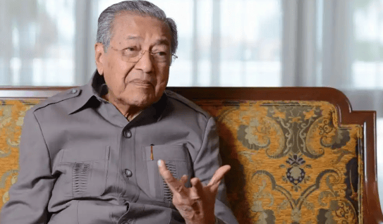 马来西亚前总理语出惊人<strong></p>
<p>黄果树</strong>，预言关税战大结局，特朗普撑不了多久了