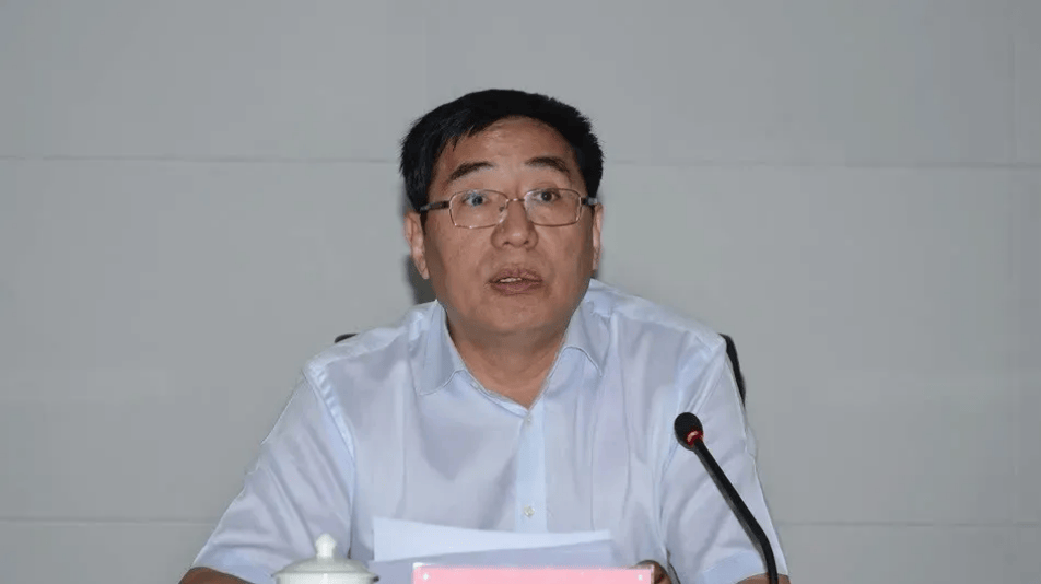 当过市长、市委书记、省委组织部常务副部长、副省长<strong></p>
<p>黄果树</strong>，杨子兴非法收受他人财物，数额特别巨大