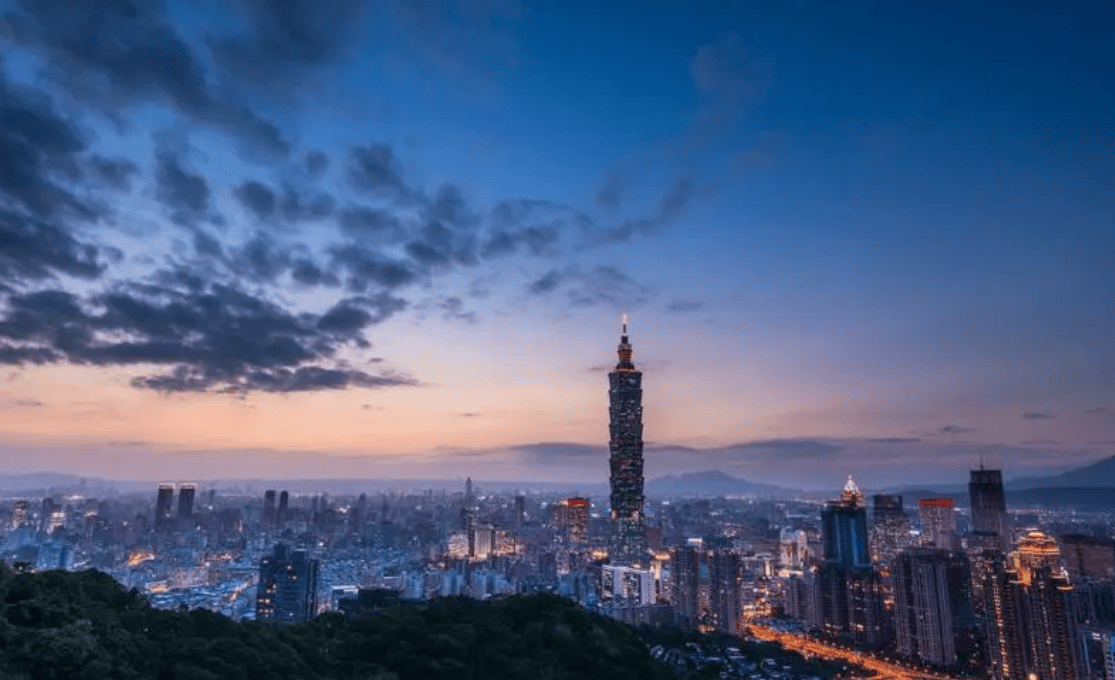 罕见！岛内一架专机抵达南京<strong></p>
<p>黄果树</strong>，大陆送出11个字，统一大结局要来？ ​