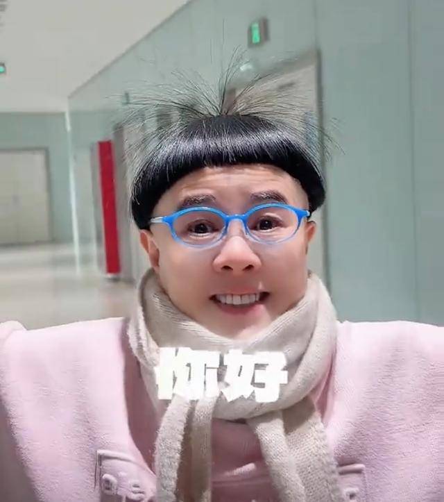 金龟子女儿1分钟视频报价15万！回应“蹭流量”：我妈努力一辈子<strong></p>
<p>凤凰古城</strong>，不就是让我蹭吗？
