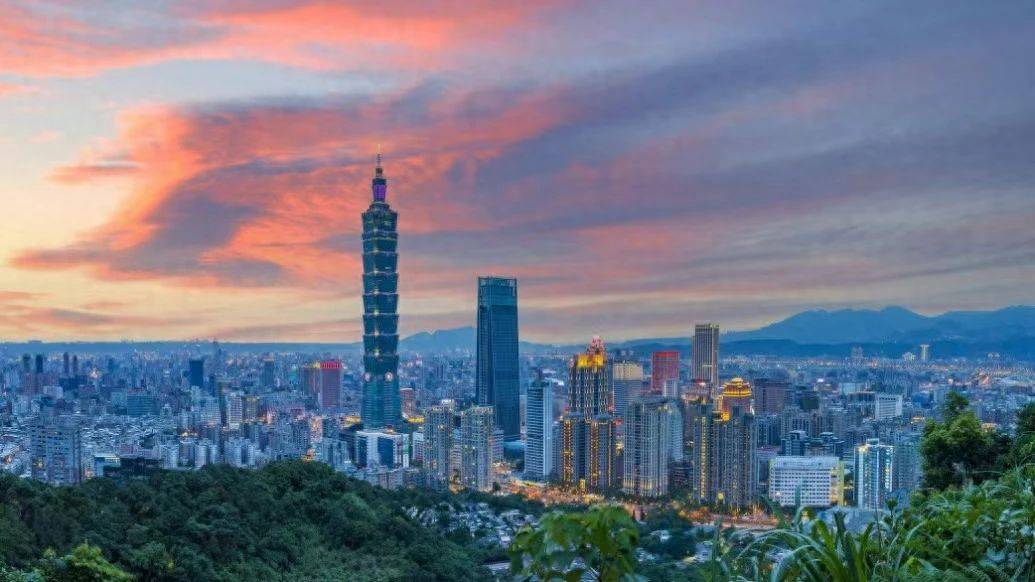 国民党一举轰动两岸！5月20日后<strong></p>
<p>凤凰古城</strong>，罢免赖清德？韩国瑜准备上场