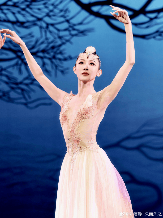 浙江知名女演员<strong></p>
<p>凤凰古城</strong>，重病归来！曾四登春晚，流泪照心疼