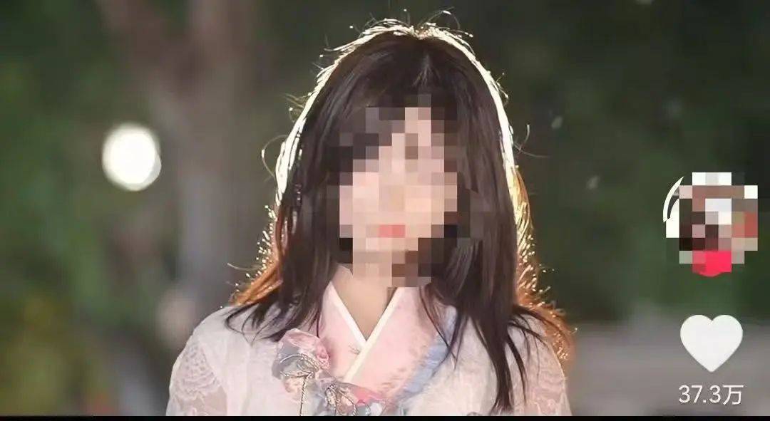 警方凌晨通报：孙某（女<strong></p>
<p>凤凰古城</strong>，18岁），被立案调查
