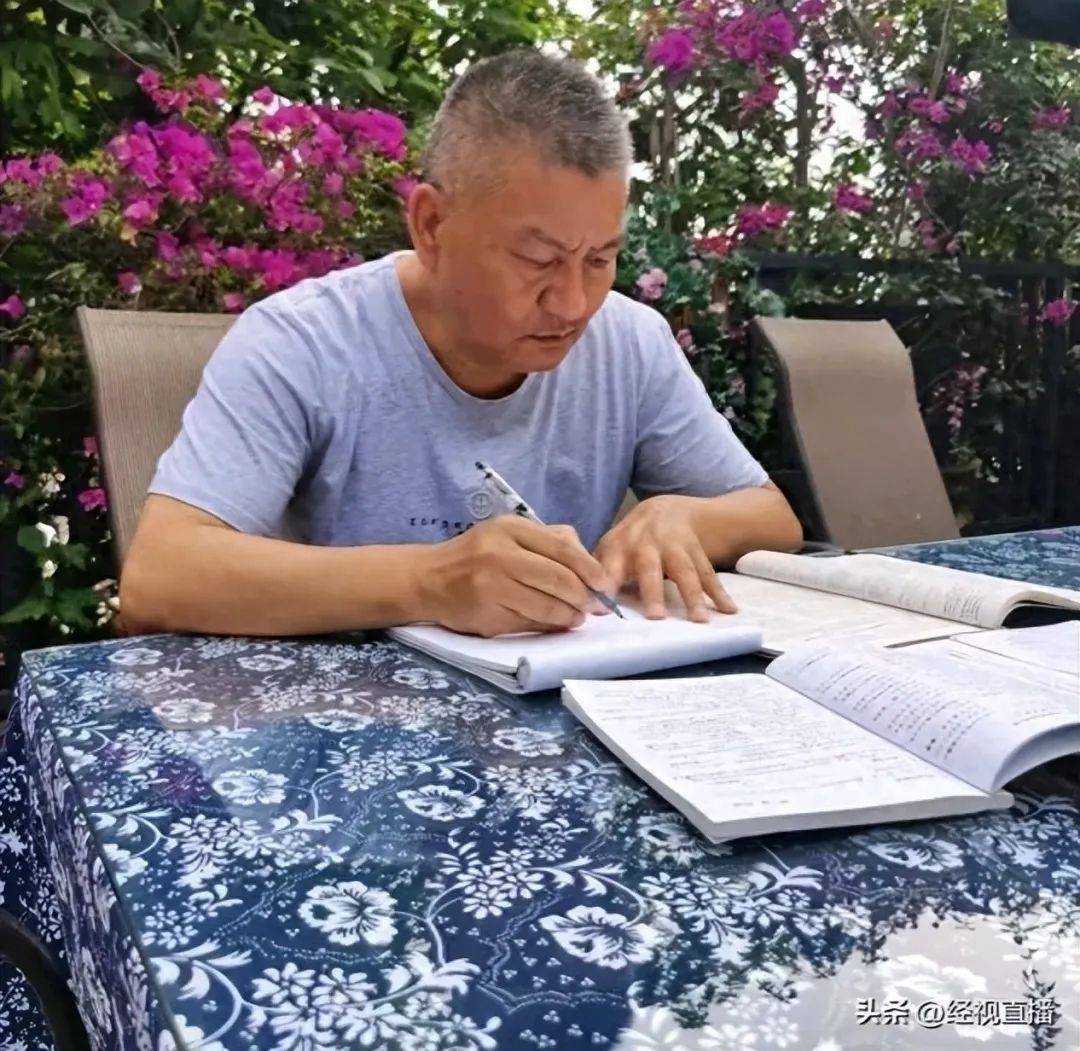 58岁梁实备战第29次高考<strong></p>
<p>云南大理</strong>，谈多次落榜：31岁已赚100万，也许用光前半生运气