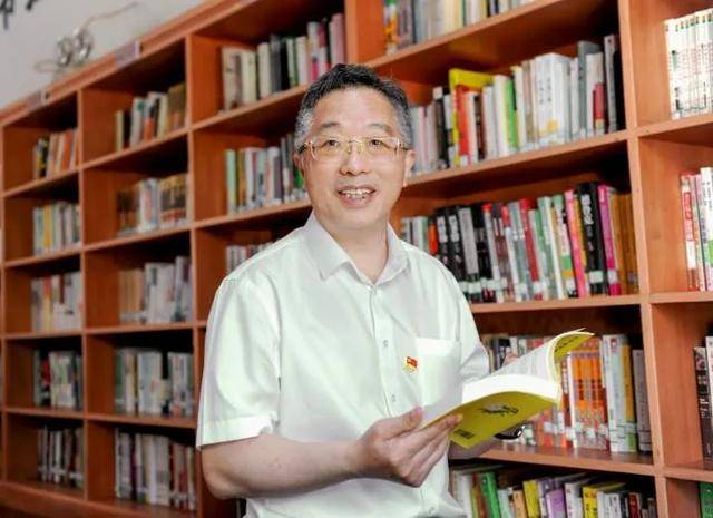 “颐云楼主人”<strong></p>
<p>大理寺</strong>，主动向省纪委投案