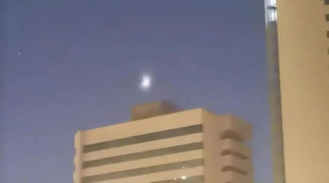 新疆夜空不明飞行物是什么<strong></p>
<p>剧本</strong>？揭秘来了
