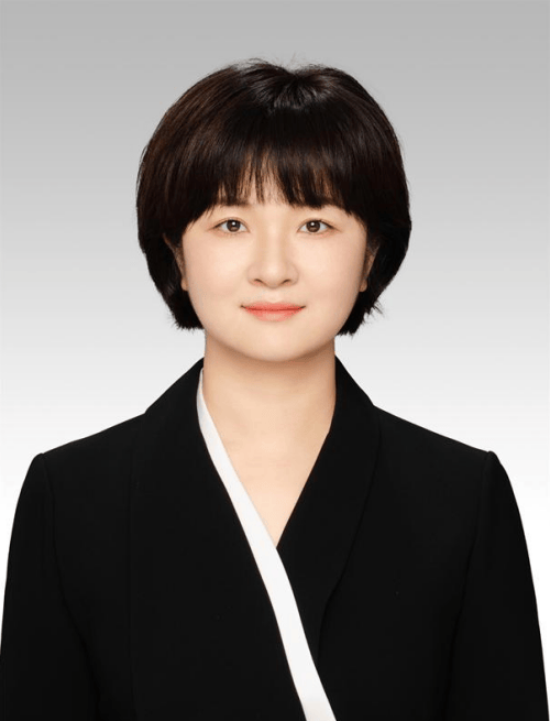 不到1年再公示<strong></p>
<p>剧本</strong>，生于1987年的李金玲，拟提名为县长候选人