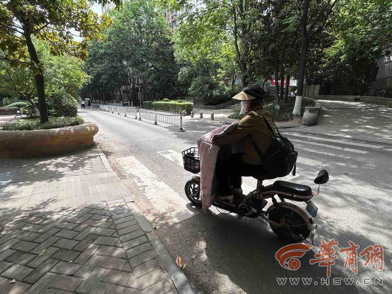 西安14岁初中生骑车回家在小区被撞 孩子说肇事司机下车看<strong></p>
<p>剧本</strong>了看就离开