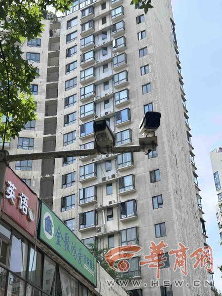 西安14岁初中生骑车回家在小区被撞 孩子说肇事司机下车看<strong></p>
<p>剧本</strong>了看就离开