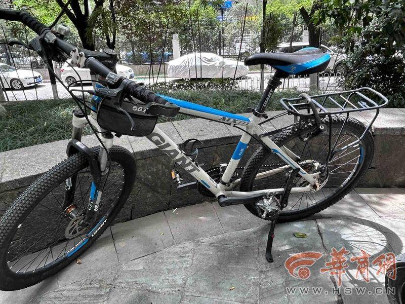 西安14岁初中生骑车回家在小区被撞 孩子说肇事司机下车看<strong></p>
<p>剧本</strong>了看就离开
