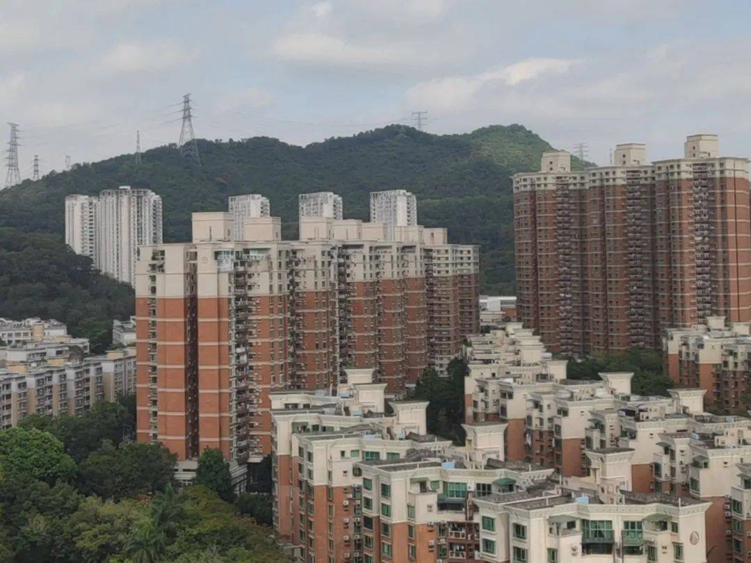 “一小时飞过8架”“感觉屋在抖”！深圳有小区遭遇<strong></p>
<p>影视</strong>，市民：睡不着