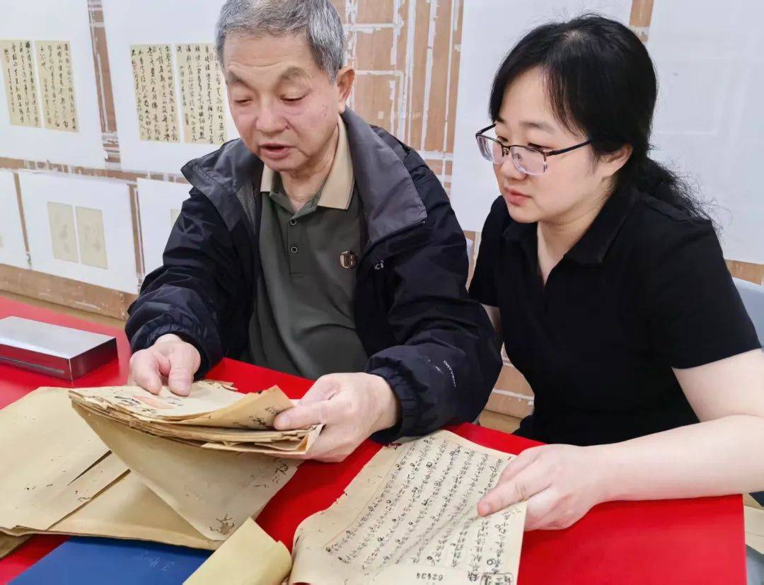 “冷板凳”一坐18年<strong></p>
<p>影视</strong>！41岁厦门女子：要一直坐下去