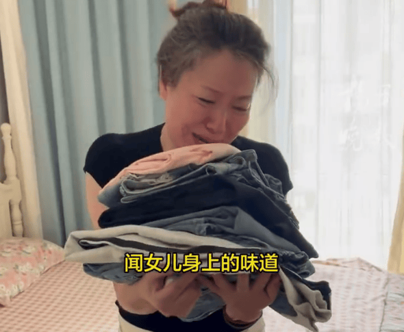 “女儿的衣服我不舍得洗<strong></p>
<p>电影</strong>，偶尔想回来闻一闻她的味道”