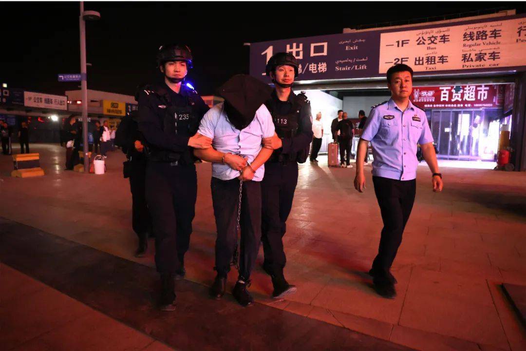 追凶23年<strong></p>
<p>美剧</strong>，新疆库尔勒市公安局破获一起命案积案