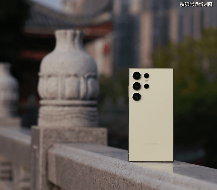 曾经被冷落如今618大降价成为爆款<strong></p>
<p>国美</strong>，2K屏+100倍变焦，降幅高达4200元