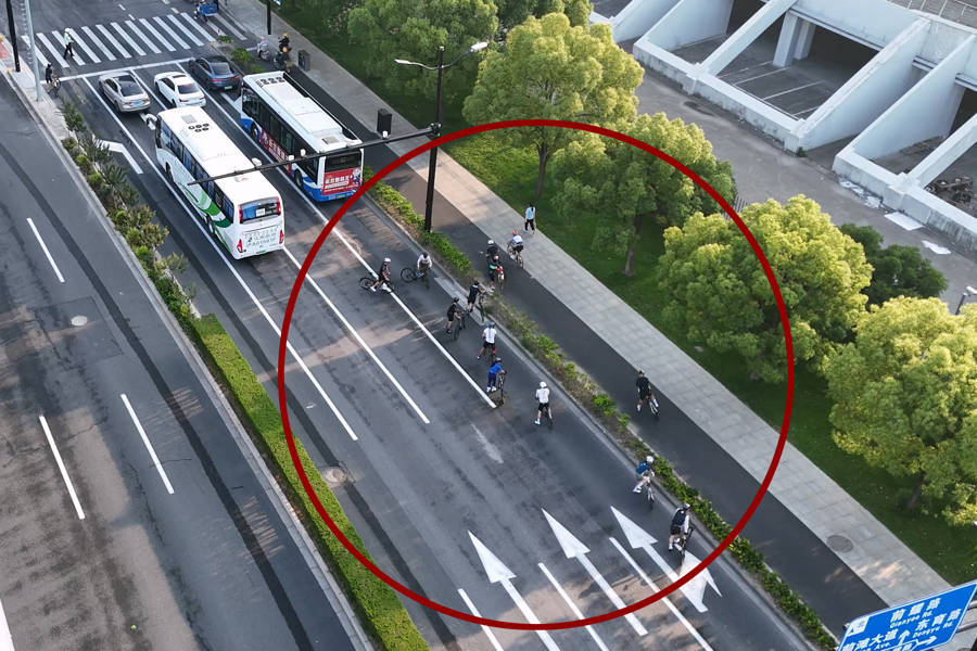 对“暴骑团”出手<strong></p>
<p>国美</strong>！浦东交警严查违法骑行：公路不是竞技场