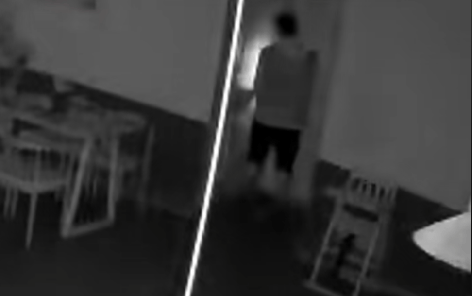 第一次见面就表白！被拒绝后男子凌晨3点狂敲女生房门<strong></p>
<p>格力</strong>，随后拿出工具撬锁……