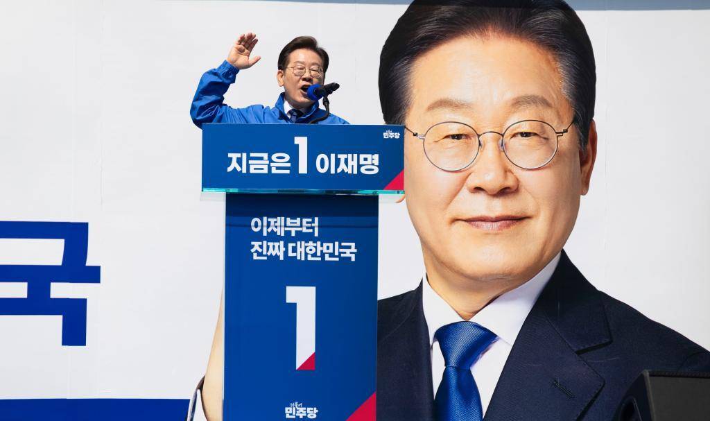 韩国爆发仇华浪潮<strong></p>
<p>宫廷</strong>，李在明罕见警告，关键时刻，一句话定下中韩大局