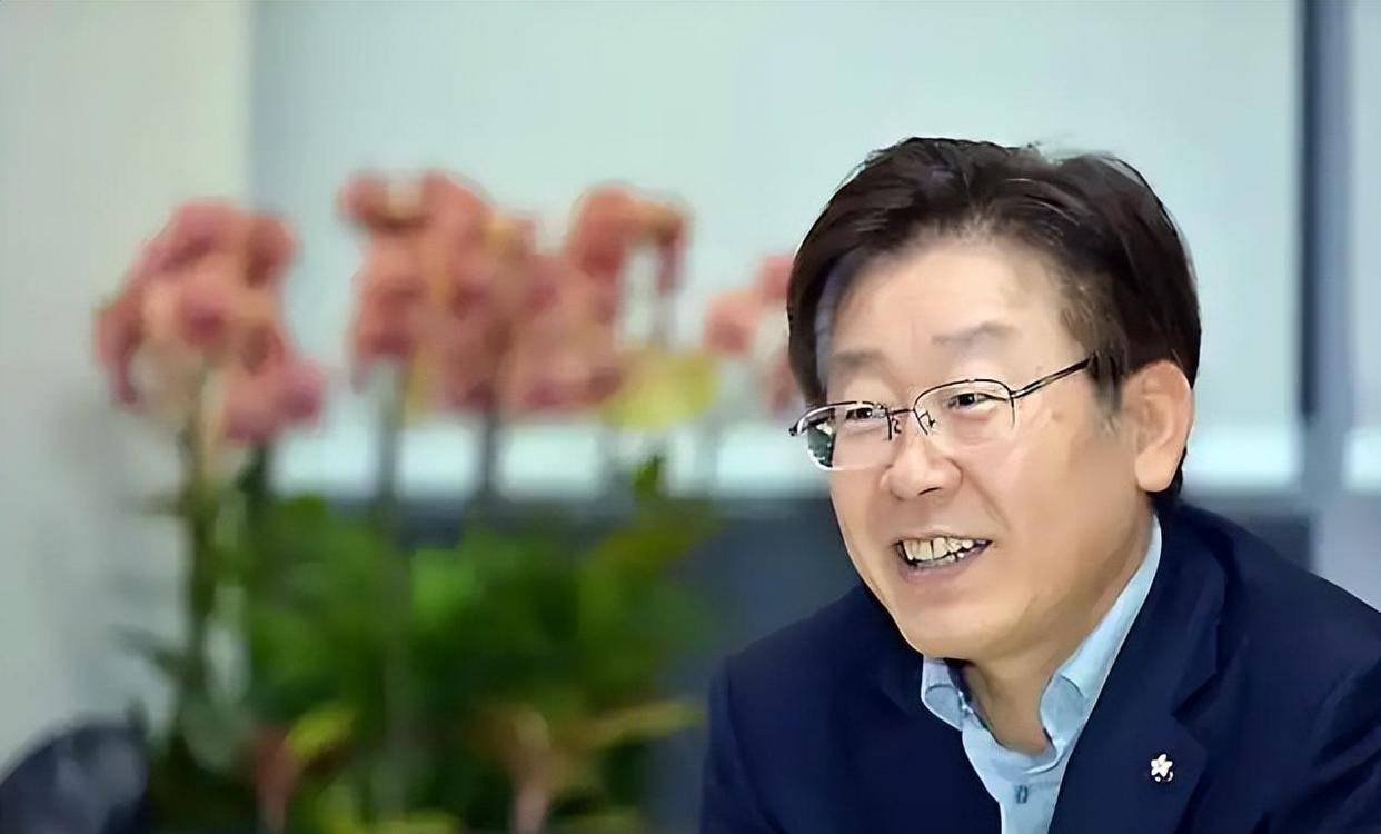 韩国爆发仇华浪潮<strong></p>
<p>宫廷</strong>，李在明罕见警告，关键时刻，一句话定下中韩大局