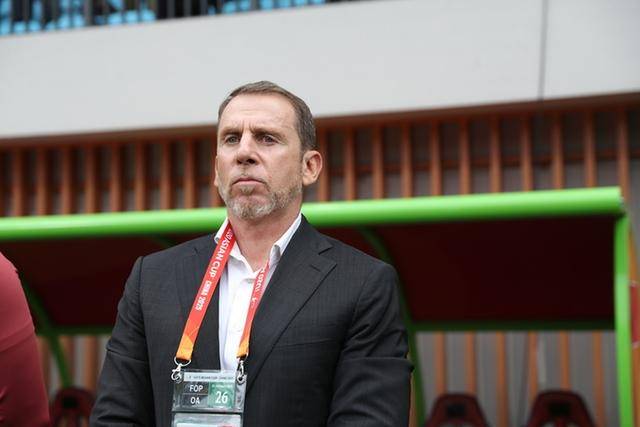 国足新帅人选初定<strong></p>
<p>脑白金</strong>，“老熟人”能走出新路子吗？