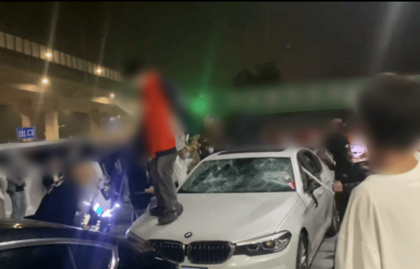 加油站内砸车打人<strong></p>
<p>老白干</strong>，23名嫌疑人被临沂警方抓获