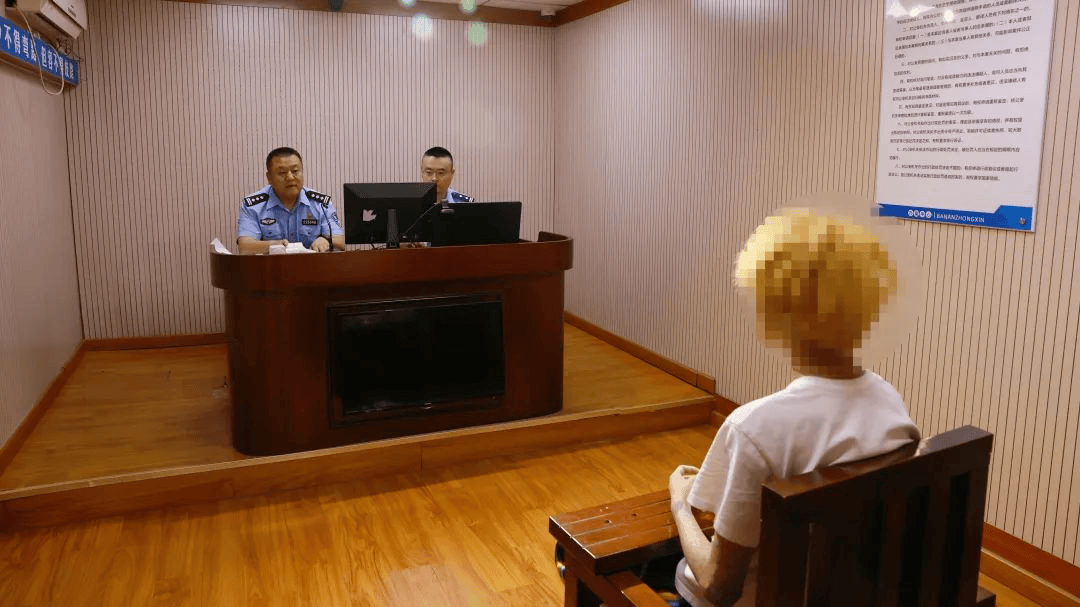 加油站内砸车打人<strong></p>
<p>老白干</strong>，23名嫌疑人被临沂警方抓获