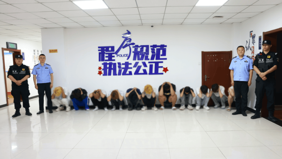 加油站内砸车打人<strong></p>
<p>老白干</strong>，23名嫌疑人被临沂警方抓获
