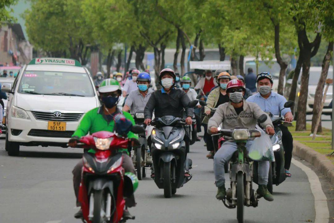 再有钱的北京白领<strong></p>
<p>账号</strong>，也得穿“电驴套装”