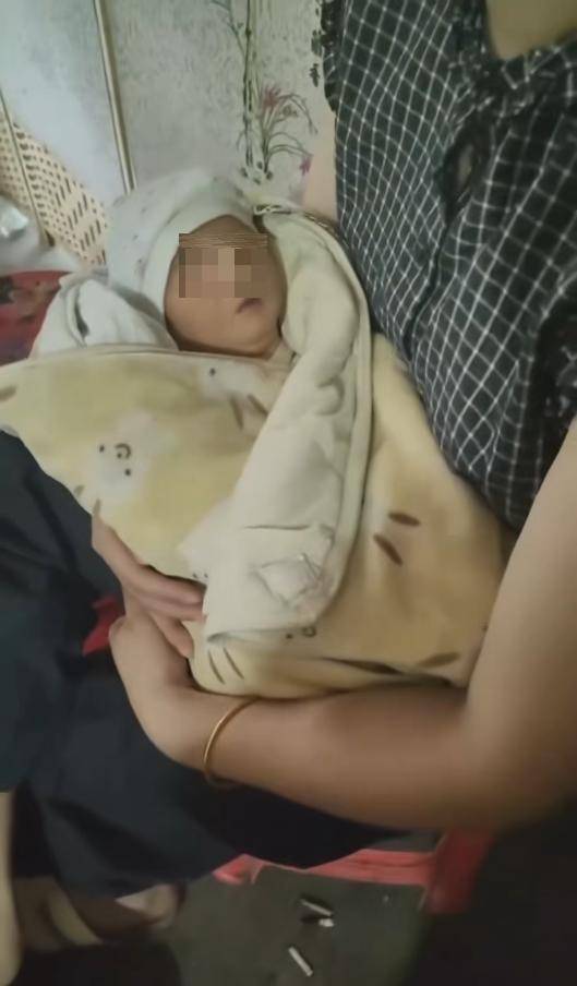 四川万源一男子玉米地里捡到男弃婴<strong></p>
<p>usdt交易</strong>，镇政府回应：已妥善安置