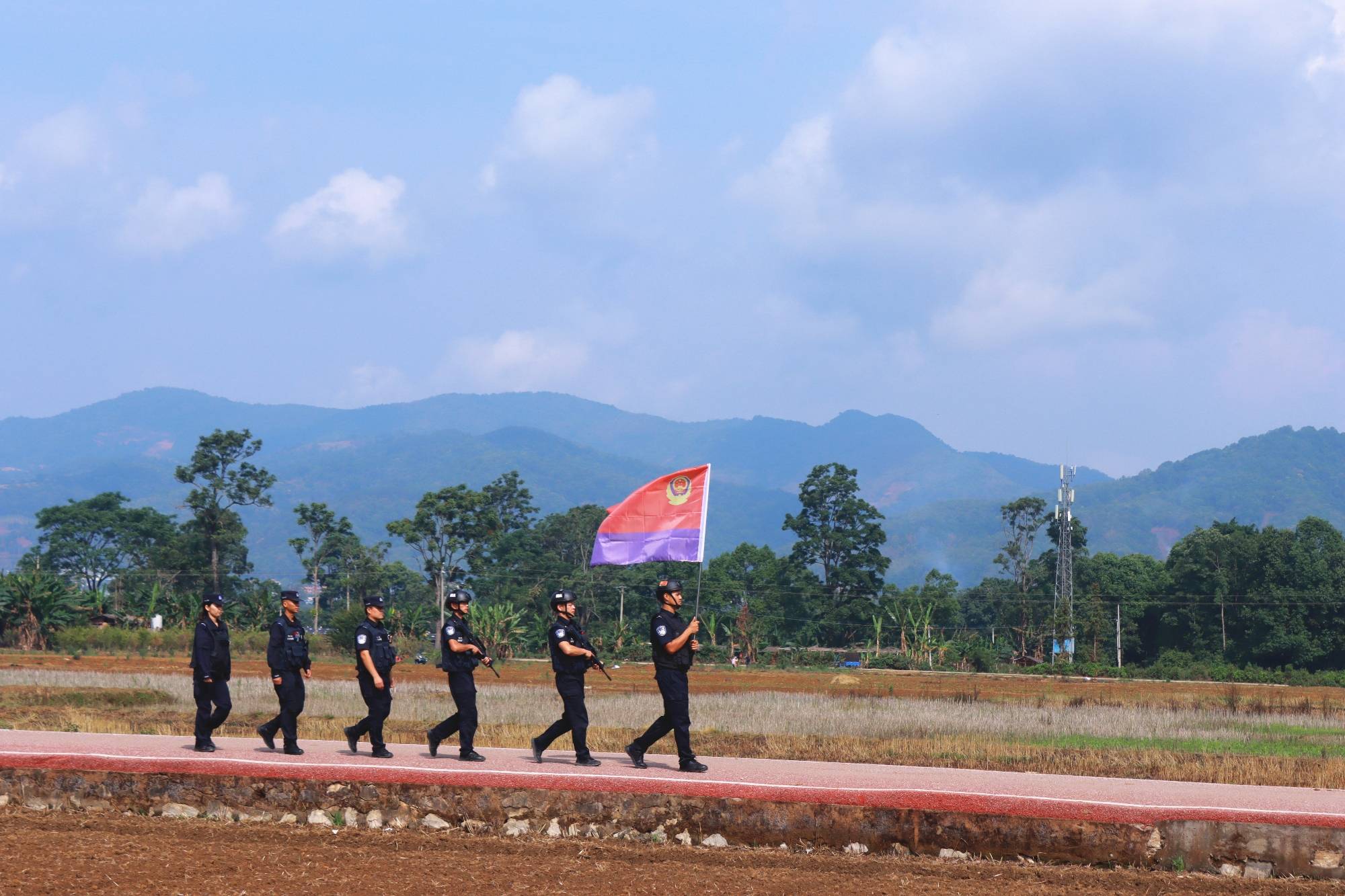 102.13万人次<strong></p>
<p>usdt充值</strong>！勐撒临时执勤点验放进出边境人员突破百万大关！