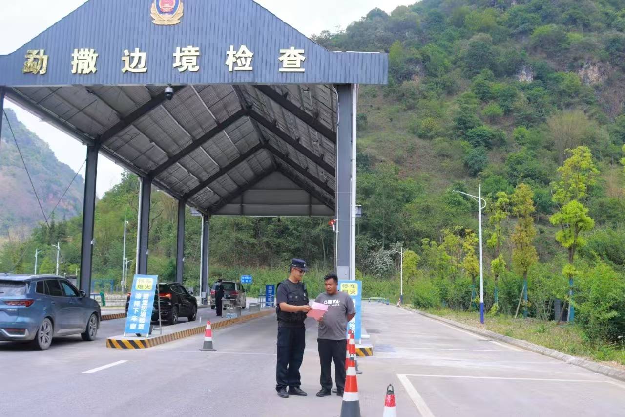 102.13万人次<strong></p>
<p>usdt充值</strong>！勐撒临时执勤点验放进出边境人员突破百万大关！