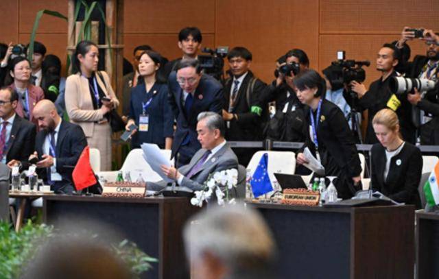 面对菲海警的驱逐<strong></p>
<p>usdt行情</strong>，中国侦察船不语，舰载机起飞，直接4个字定性