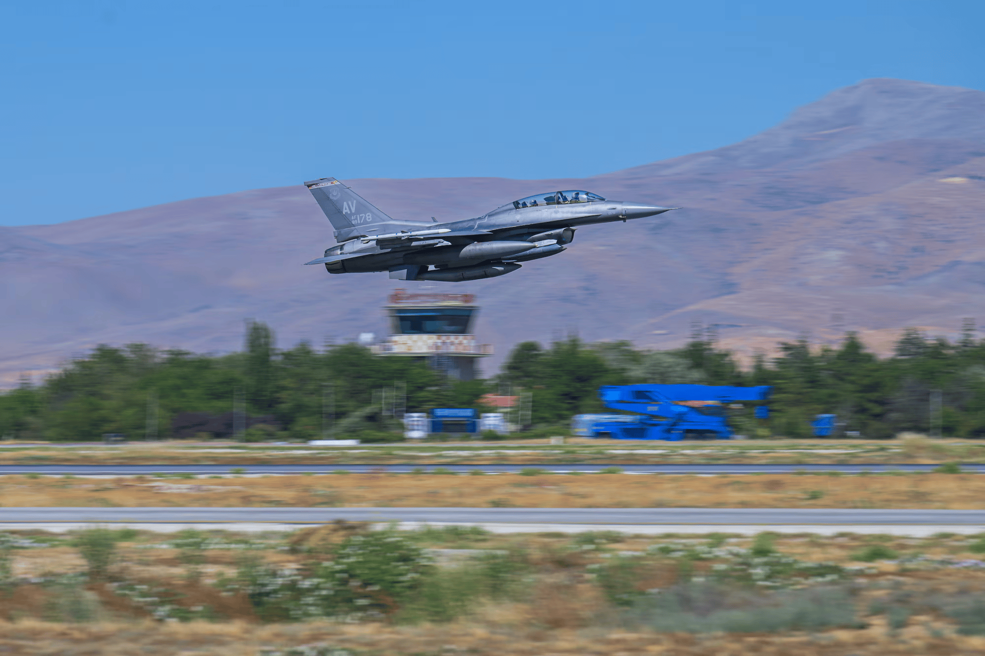 乌军F-16从北约基地出击<strong></p>
<p>usdt怎么充值</strong>，踏破俄罗斯红线：俄朝联军将登陆敖德萨
