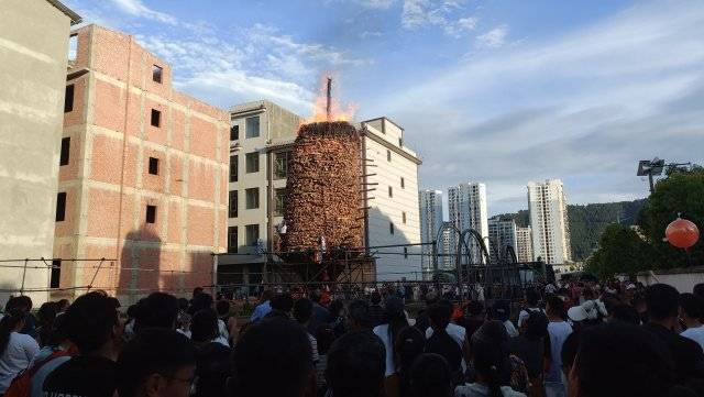 重达15吨<strong></p>
<p>usdt啥意思</strong>！玉溪通海燃起巨型火把