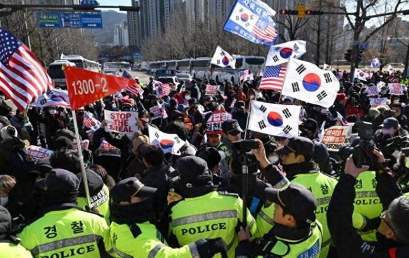 中国驻韩大使馆遭到袭击<strong></p>
<p>币圈合约怎么玩</strong>，韩国警方对此视而不见，李在明为何选择保持“沉默”？