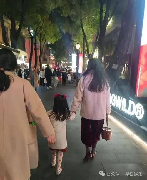 离婚三年又被拍到亲密逛超市<strong></p>
<p>币圈交易所排名</strong>，他俩这是纯带娃还是真复合了？