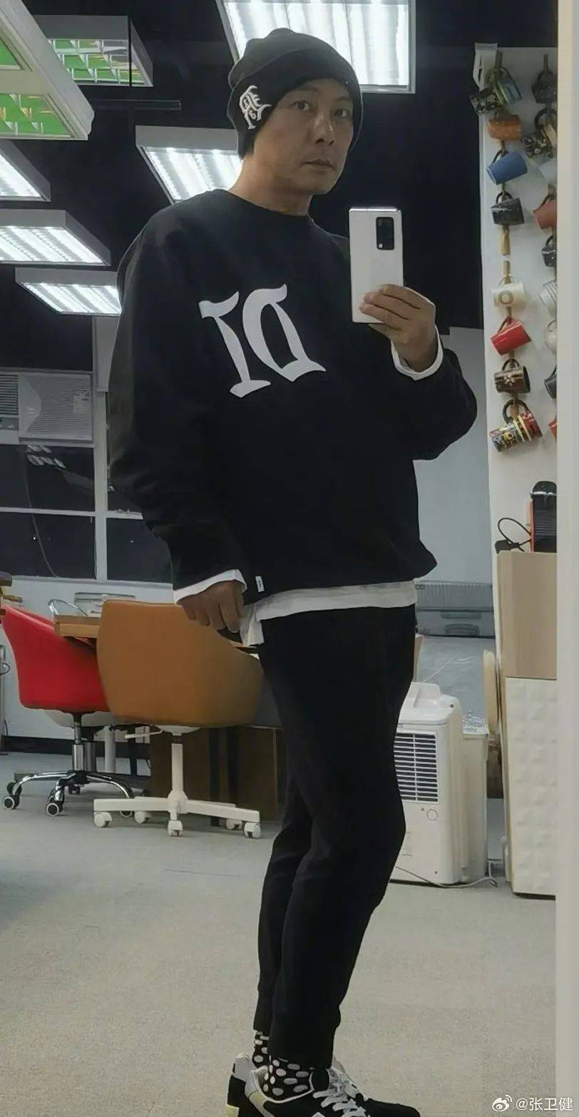 60岁张卫健在演唱会上掏出老年卡<strong></p>
<p>币圈app下载</strong>，求大家别欺负老人家