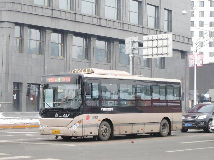 “早中晚高峰禁止老年人免费乘车”<strong></p>
<p>币圈老大</strong>，为何公布三天就取消？