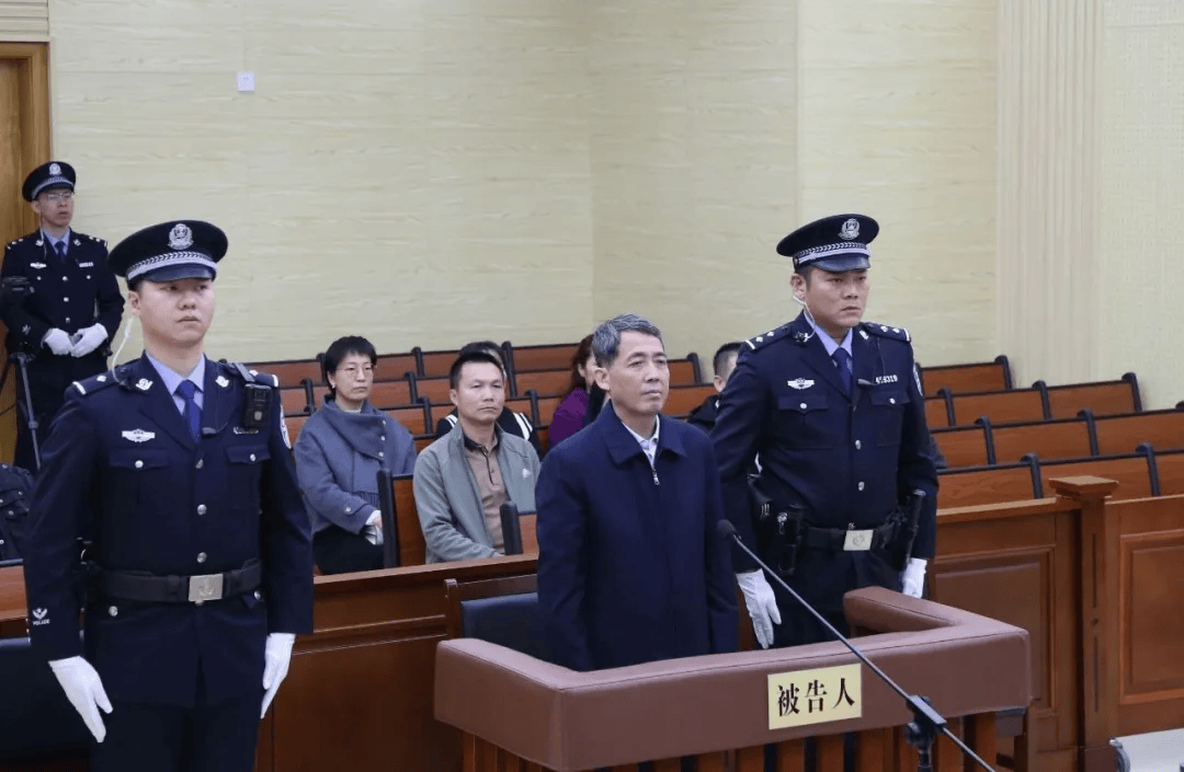 柳州市委书记：违建轻轨透支人民信任<strong></p>
<p>币圈私募</strong>，败坏党风政风，教训极其深刻