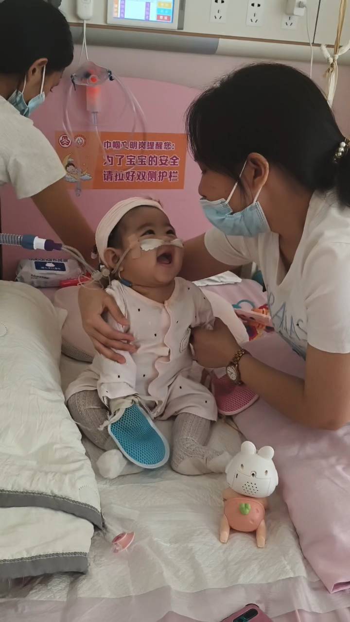 奶奶在哭<strong></p>
<p>波卡币行情</strong>，宝宝在笑！40天女婴重病，00后父亲割肝救女，术后这一幕让网友泪奔