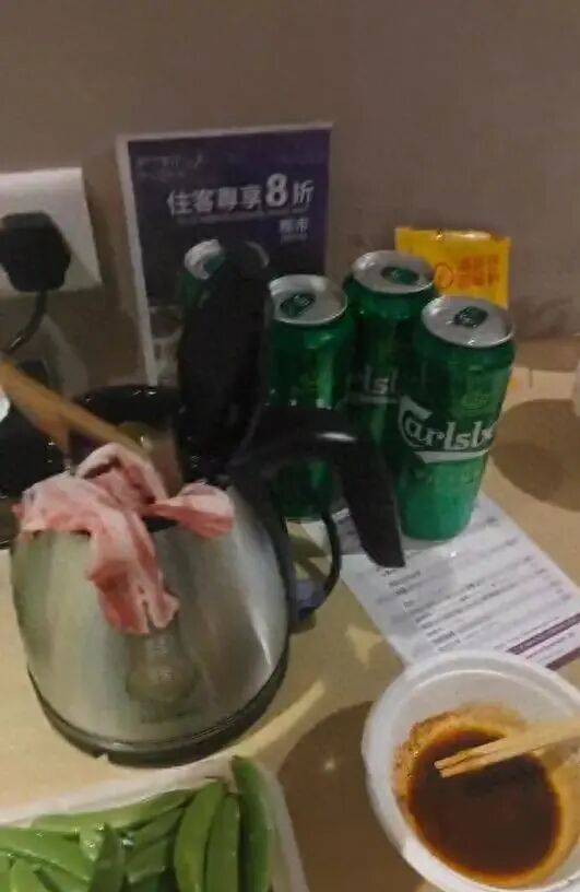 男子发视频“炫耀”用客房水壶煮火锅<strong></p>
<p>波卡币行情</strong>，当事酒店回应