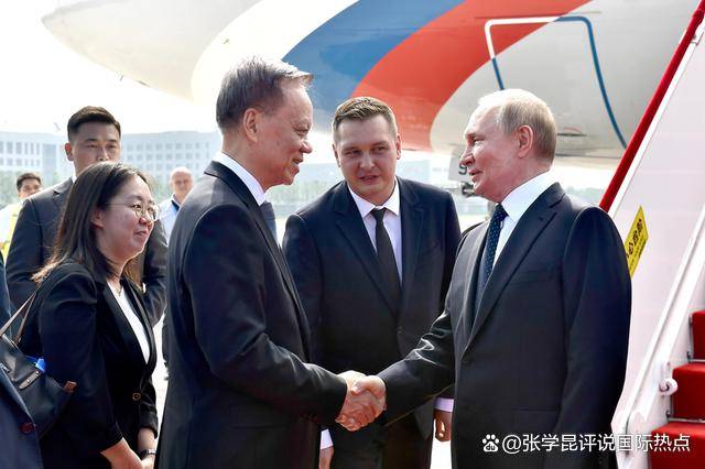 普京抵达第一站<strong></p>
<p>波卡币创始人</strong>，金正恩随后就到，中方给2人准备的位置十分特殊