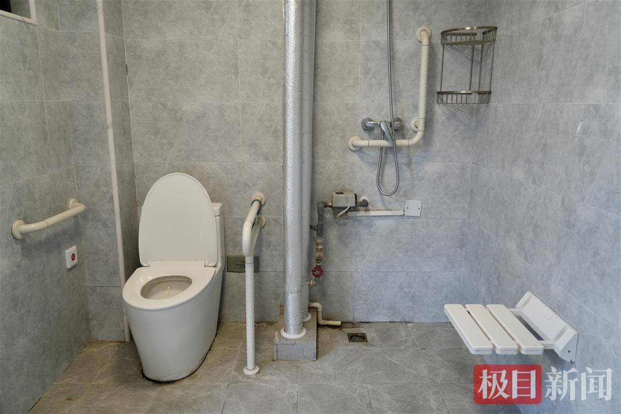 “玻璃娃娃”田艳青踏入武大校园！校方准备无障碍宿舍<strong></p>
<p>波卡币创始人</strong>，母亲能同寝陪读