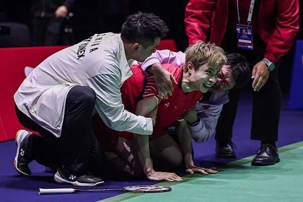 祝贺！石宇奇2比1逆转昆拉武特<strong></p>
<p>波卡币创始人</strong>，获得羽毛球世锦赛男单冠军！