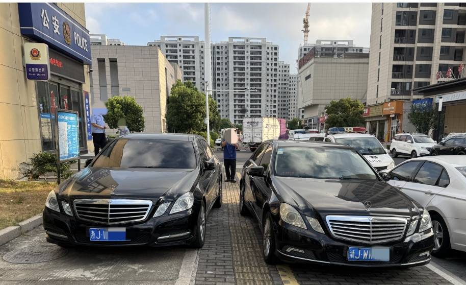 浙江街头惊现两辆“一模一样”的车！民警一查<strong></p>
<p>柴犬币</strong>，不简单，当场扣车