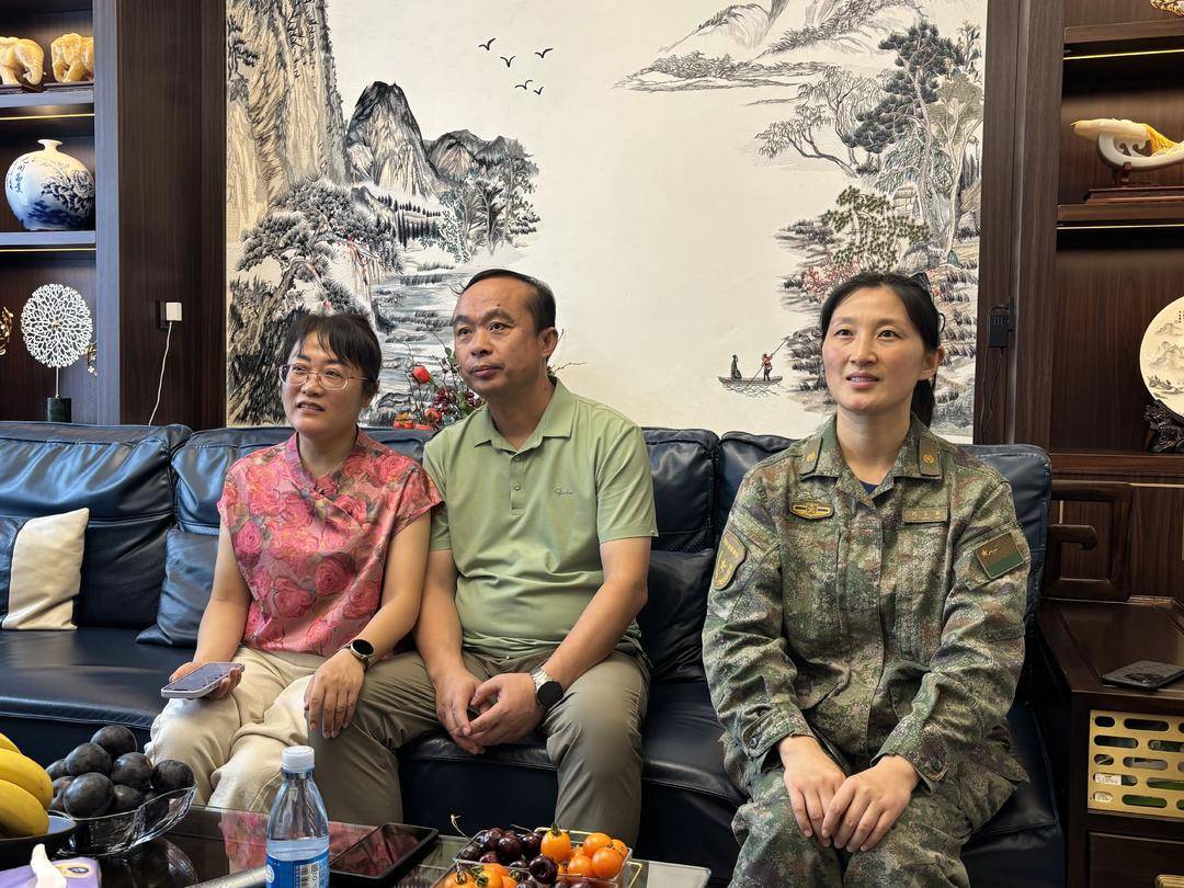 抗战胜利80周年大阅兵民兵方阵<strong></p>
<p>柴犬币</strong>，有两名女生来自无锡地区